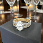 Oval Bridal Set in Yellow Gold thumbnail 2