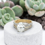 Oval Bridal Set in Yellow Gold thumbnail 3