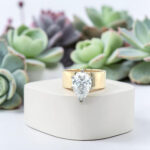 Pear Solitaire on Wide Band thumbnail 3